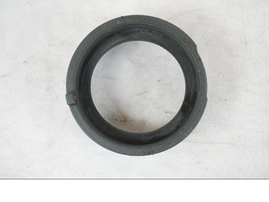 Höger sida på Insugsgummi från en BMW R 1200 GSA -2014 motorcykel.