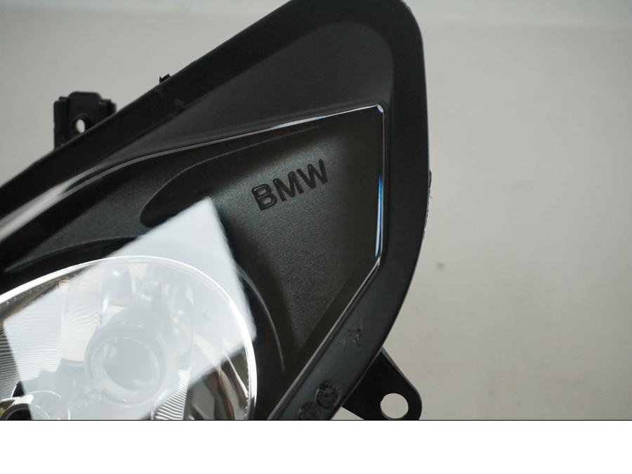 Snett uppifrån på Strålkastare från en BMW K 1200 RS -2008 motorcykel.