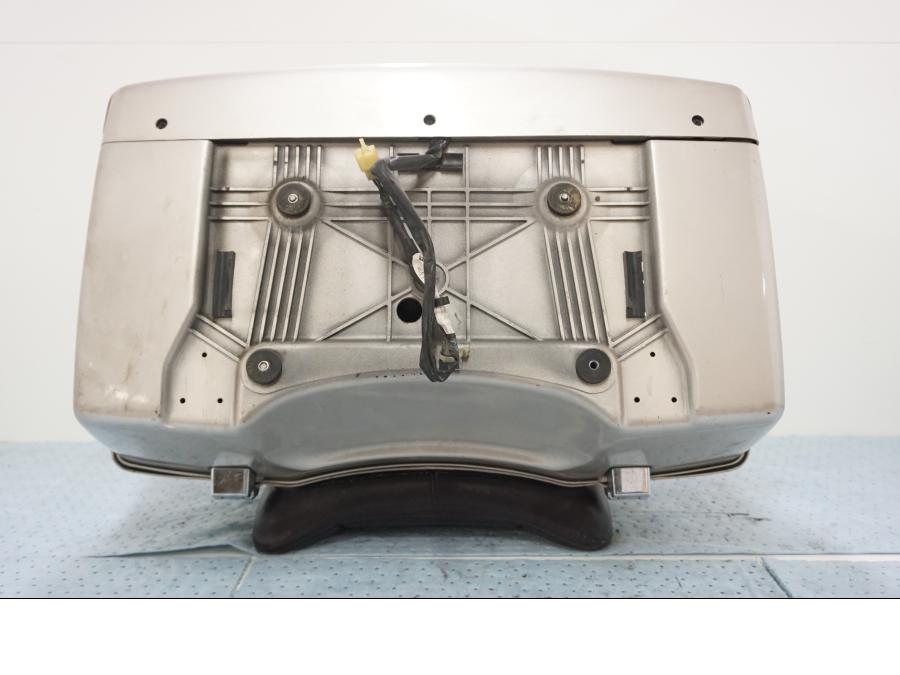 Snett nerifrån på Topbox från en Honda GL 1200 -1987 motorcykel.