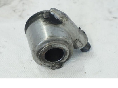 Snett uppifrån på Hastighetsdrivning från en Kawasaki VN 1500 -1996 motorcykel.