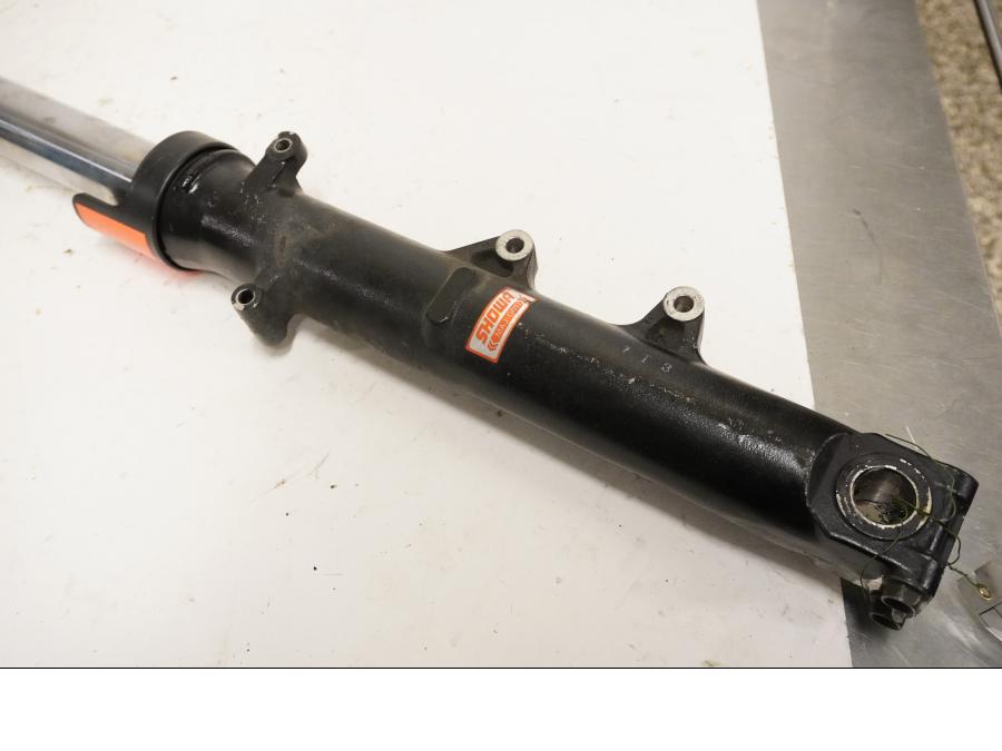 Baksidan på Gaffelben från en Honda ST 1100 -1998 motorcykel.