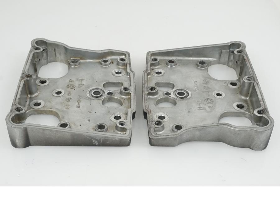 Framsidan på Ventilkåpa från en H-D Softail -2008 motorcykel.