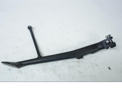 Baksidan på Sidostöd från en Triumph Bonneville -2001 motorcykel.