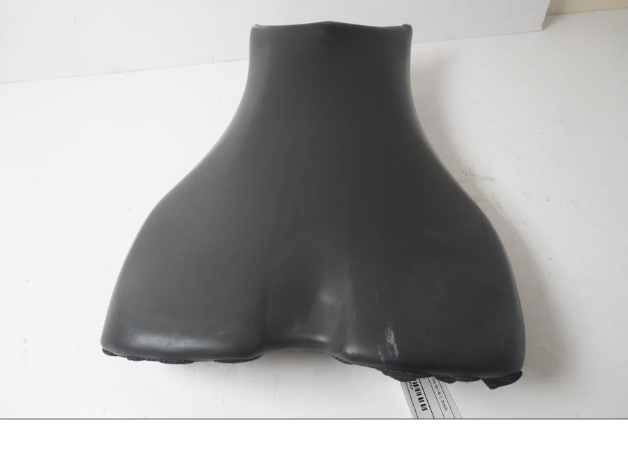 Baksidan på Sadel från en Triumph Daytona 675 -2006 motorcykel.