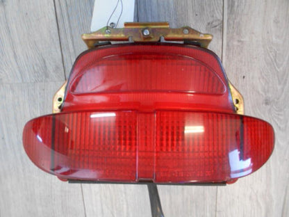 Framsidan på Baklampa från en Honda CBR 900 RR -1999 motorcykel.