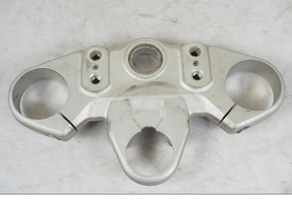 Framsidan på Gaffelkrona från en Triumph Tiger Explorer -2013 motorcykel.