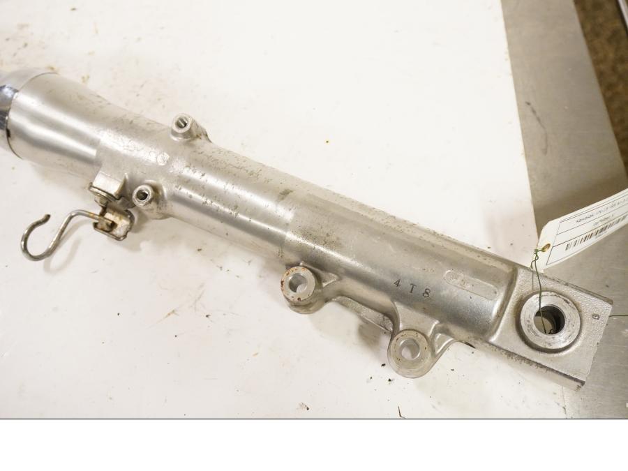 Snett uppifrån på Gaffelben från en Kawasaki VN 1500 -1995 motorcykel.