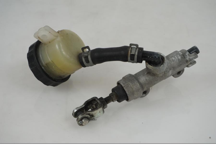 Höger sida på Bromshuvudcylinder från en Kawasaki VN 1600 Mean Streak -2007 motorcykel.