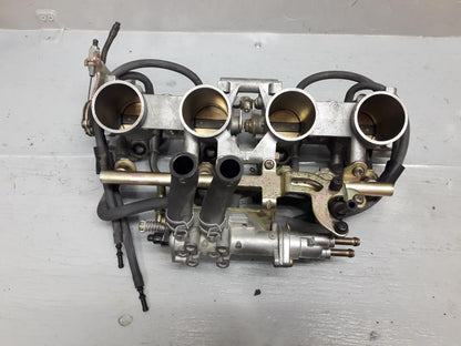 Framsidan på Spjällhus från en Yamaha FZ-6 -2004 motorcykel.