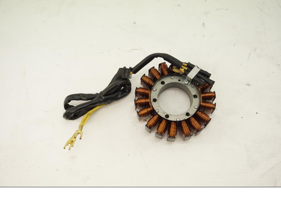 Framsidan på Generator från en Honda VFR 1200 -2012 motorcykel.