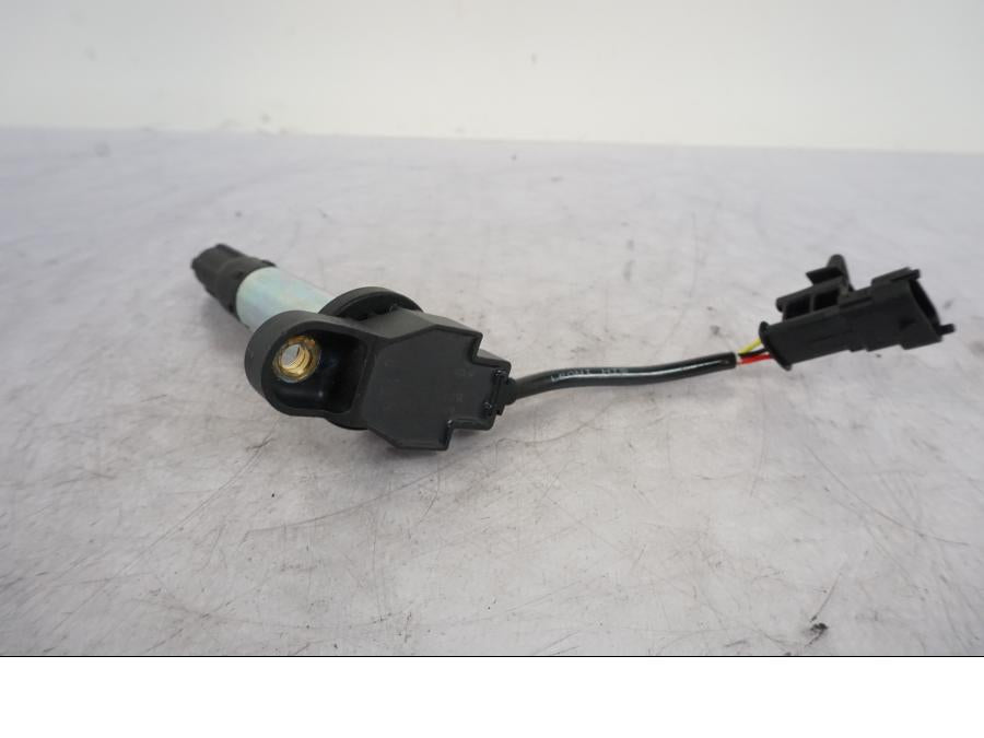 Framsidan på Tändspole från en KTM 1290 Super Duke R -2023 motorcykel.