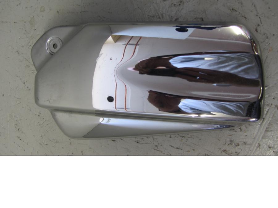 Baksidan på Motorkåpa från en Yamaha XVS 1100 -2002 motorcykel.