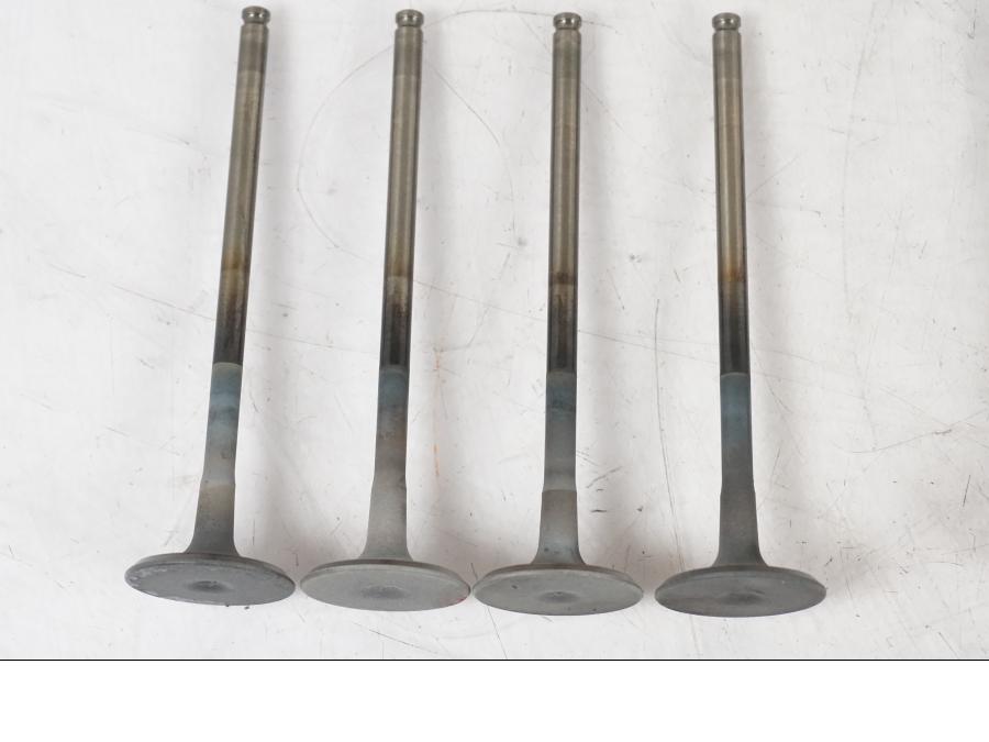 Höger sida på Avgasventil från en Kawasaki Z 900 -2019 motorcykel.