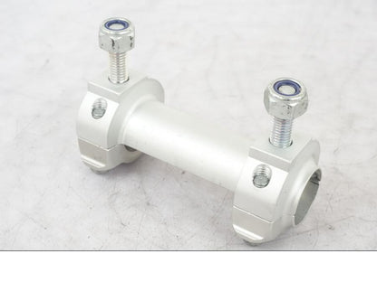 Baksidan på Styrfäste från en KTM 690 Duke -2015 motorcykel.