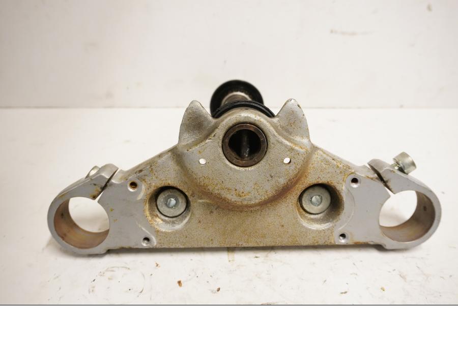 Baksidan på Gaffelkrona från en Kawasaki VN 1500 -1999 motorcykel.