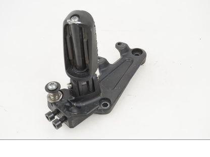 Snett uppifrån på Fotpinnefäste från en H-D Adventure Pan America Special RA1250S -2021 motorcykel.