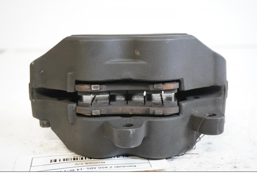 Höger sida på Bromsok från en Kawasaki Z 800 -2014 motorcykel.