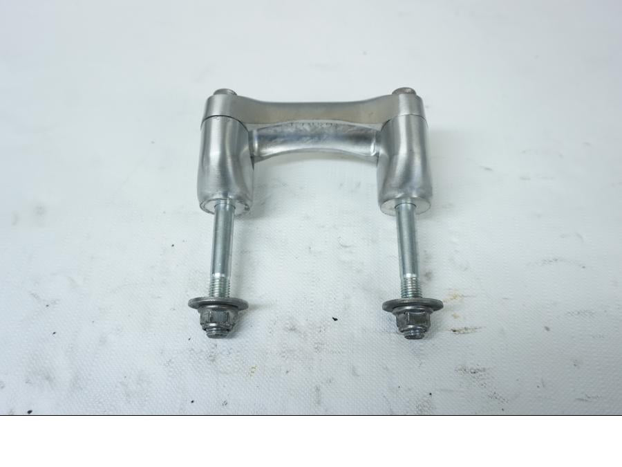 Höger sida på Styrfäste från en Triumph Bonneville -2001 motorcykel.