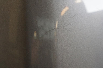 Höger sida på Bensintank från en Triumph Tiger Explorer -2013 motorcykel.