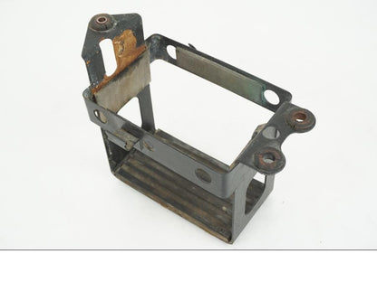 Framsidan på Batterihållare från en Suzuki GS 1000 -1978 motorcykel.