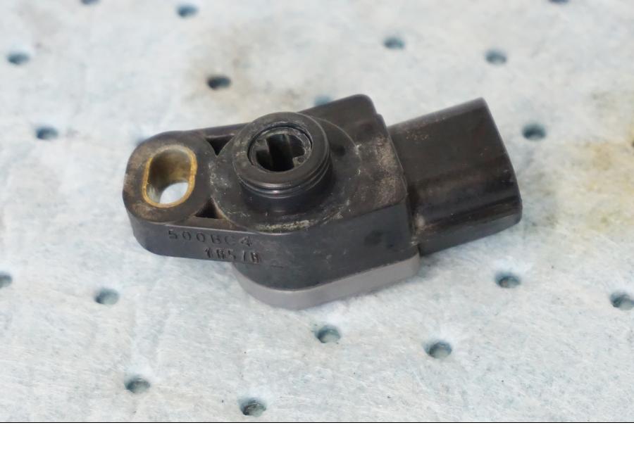 Baksidan på TPS från en Suzuki GSX-R 1000 -2008 motorcykel.