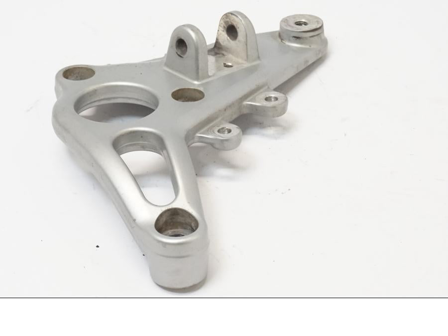 Vänster sida på Fotpinnefäste från en BMW R 1150 RS -2004 motorcykel.