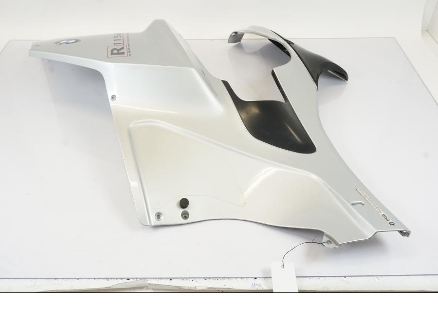 Baksidan på Sidkåpa från en BMW R 1150 RS -2003 motorcykel.
