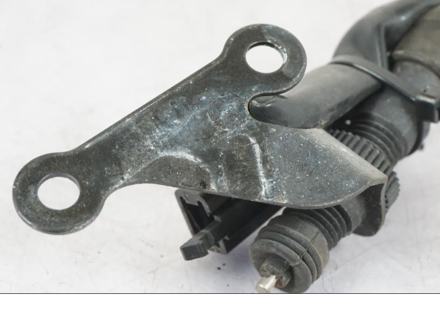 Vänster sida på Bromsljuskontakt från en Honda CBR 1000 F -1999 motorcykel.