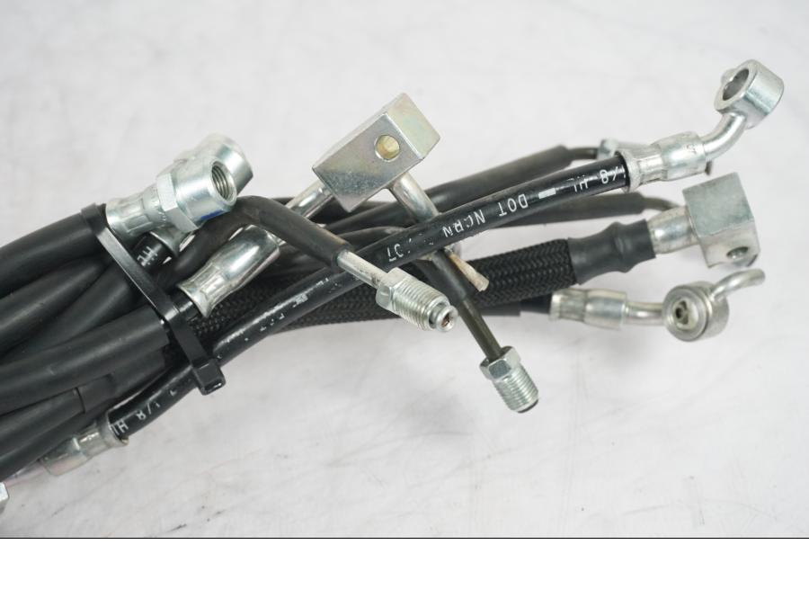 Extrabild1 på Bromsledning från en Kawasaki GTR 1400 -2008 motorcykel.