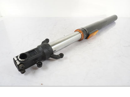 Framsidan på Gaffelben från en KTM 125 Duke -2017 motorcykel.