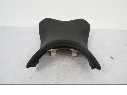 Snett uppifrån på Sadel från en Kawasaki Z 800 -2014 motorcykel.