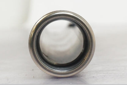 Snett nerifrån på Gaffelben från en Kawasaki ZX-6R -1995 motorcykel.