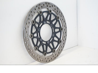 Höger sida på Bromsskiva från en Honda CBR 900 RR -2001 motorcykel.
