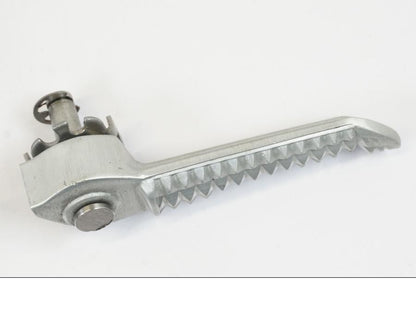 Vänster sida på Fotpinne från en Triumph Trident -2021 motorcykel.