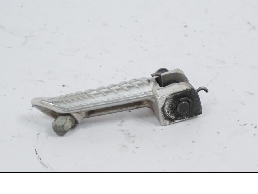 Snett nerifrån på Fotpinne från en Suzuki GSX-R 1000 -2008 motorcykel.