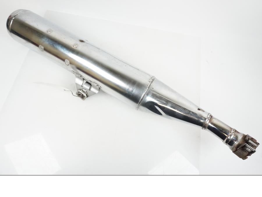 Snett nerifrån på Ljuddämpare från en Yamaha XJ 900 -1997 motorcykel.