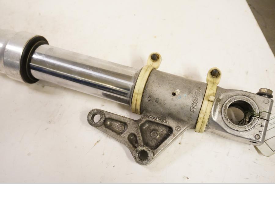 Vänster sida på Gaffelben från en Ducati 748 -1999 motorcykel.