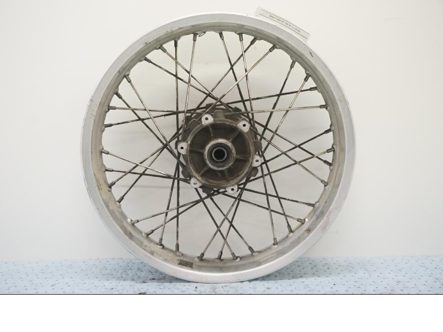 Framsidan på Fälg från en BMW F 650 ST -1999 motorcykel.