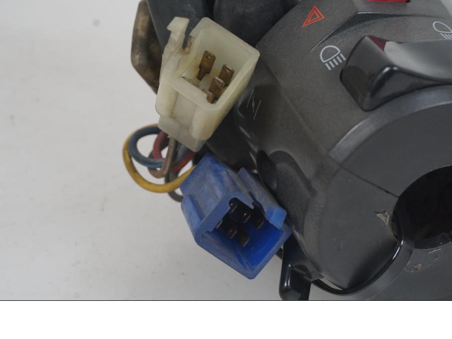 Baksidan på Styrelreglage från en Yamaha XJ 900 S -1997 motorcykel.