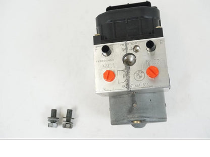 Framsidan på ABS Modulator från en BMW F 650 CS -2002 motorcykel.