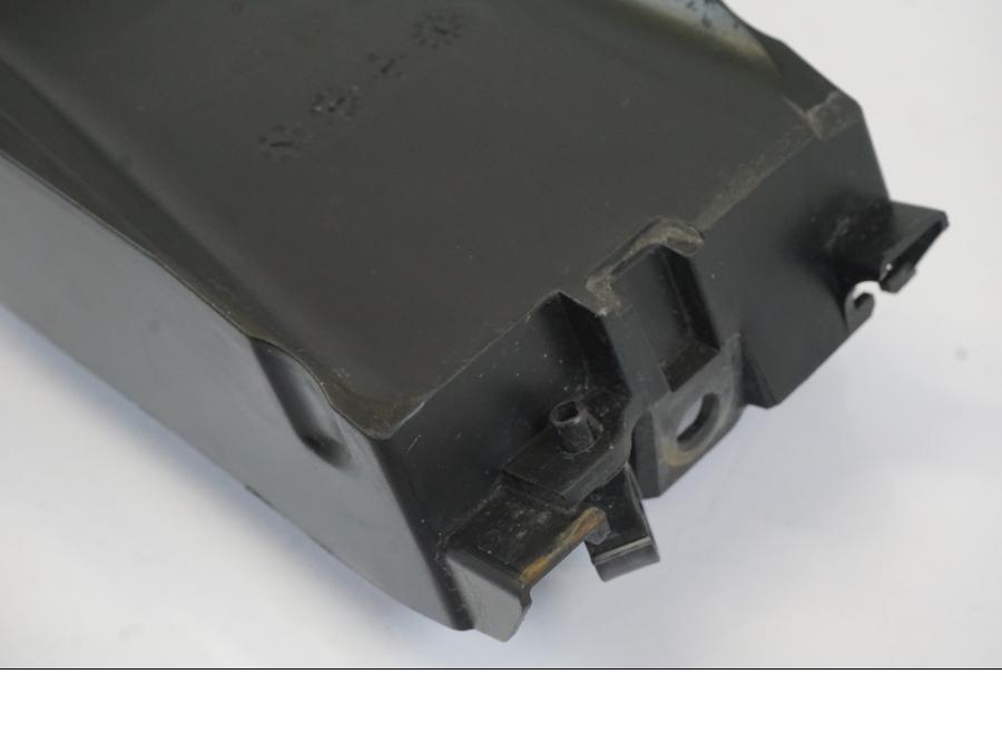 Snett nerifrån på Undertail från en Yamaha MT-07 -2016 motorcykel.