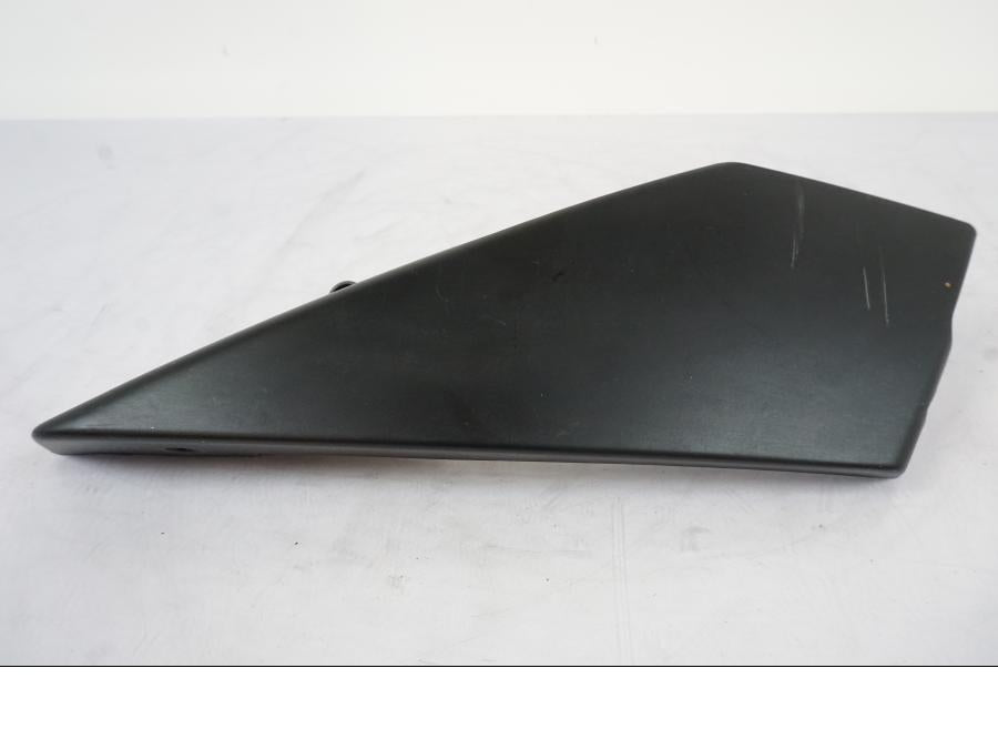 Höger sida på Kylarvinge från en KTM 790 Duke -2019 motorcykel.