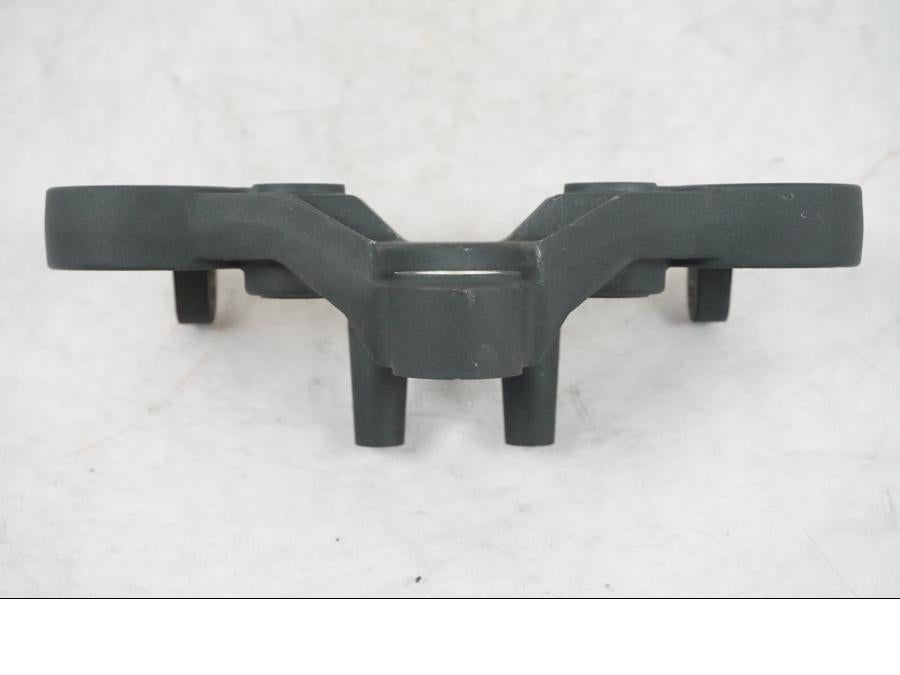 Snett uppifrån på Gaffelkrona från en Yamaha MT 125 -2017 motorcykel.