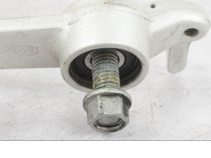 Höger sida på Bromspedal från en KTM 690 Duke -2015 motorcykel.