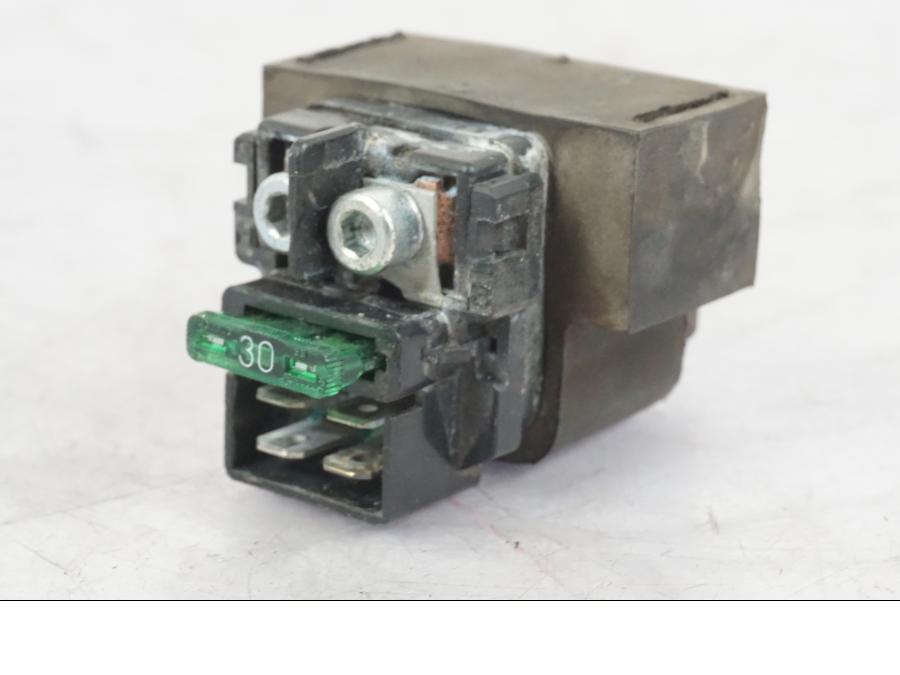 Framsidan på Startrelä från en Honda CBR 1000 F -1999 motorcykel.