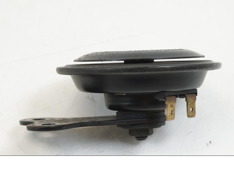 Baksidan på Signalhorn / Tuta från en Kawasaki VN 800 -2000 motorcykel.