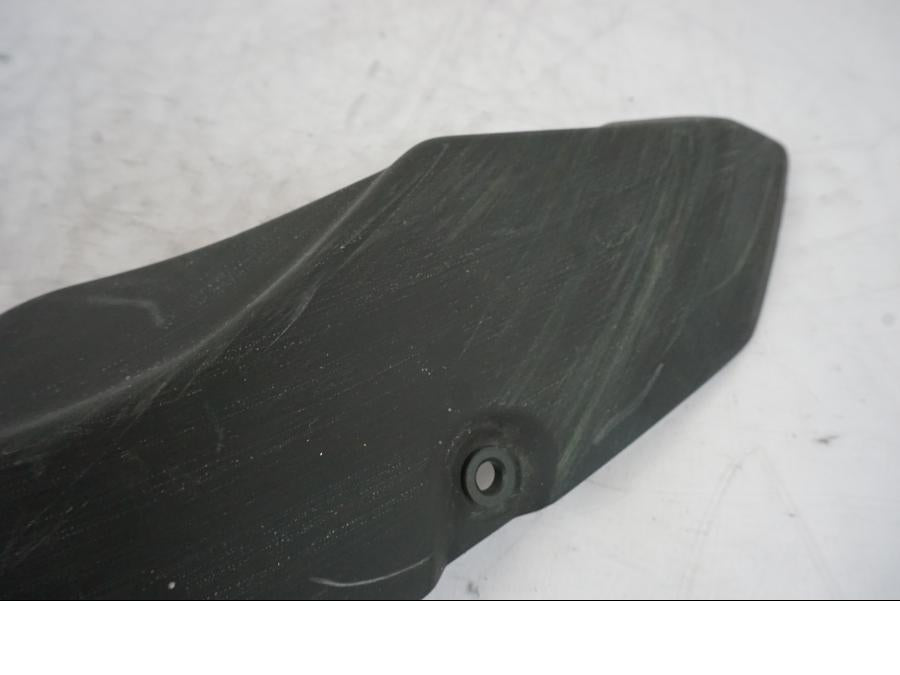 Baksidan på Värmeskydd från en Kawasaki Z 800 -2014 motorcykel.