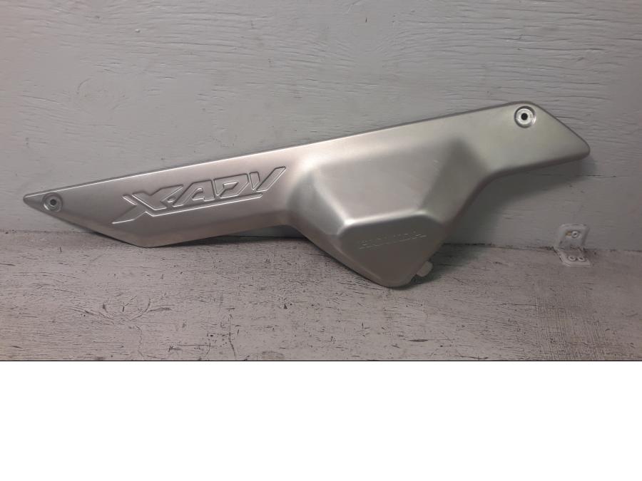 Framsidan på Dekorkåpa från en Honda ADV 750 -2017 motorcykel.