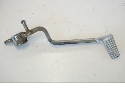 Framsidan på Bromspedal från en Kawasaki ZR-7 -2001 motorcykel.