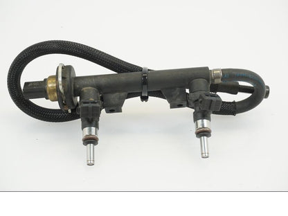 Framsidan på Fuel Rail från en BMW F 650 GS -2010 motorcykel.